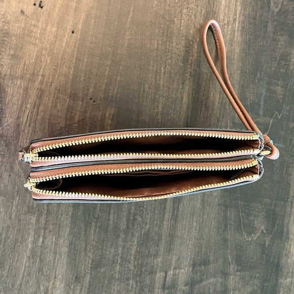 New Coach Wristlet - Picture 4 of 5